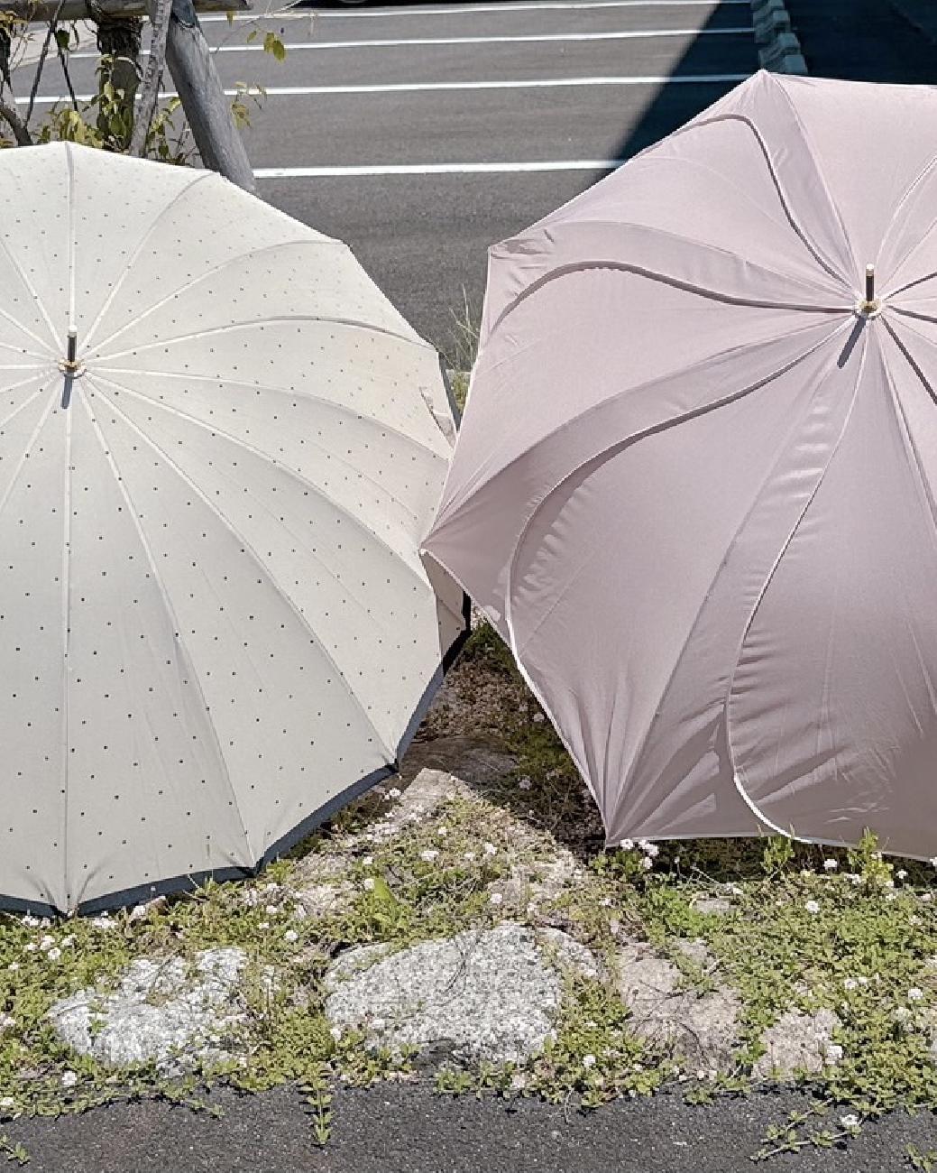 傘／梅雨／雨／雨の日／ジメジメ／梅雨時期／憂鬱／お気に入り／気分が上がる／素敵／雨傘／日傘／晴雨兼用傘／折りたたみ傘／傘ポーチ／アンブレラポーチ／ビニール傘／おしゃれ／ドット／ハート／花柄／無地／バイカラー／津山梅雨入り／梅雨準備／岡山梅雨入り／雨の日のお出かけ／津山／岡山／雑貨屋