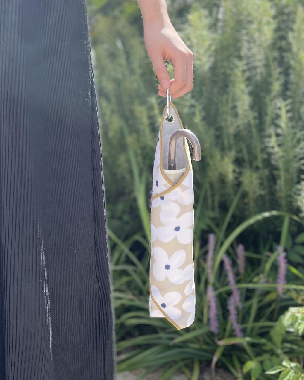 くっつくろす／マルチクロス／カラビナ付き／持ち運び便利／ハンカチ／吸水／マイクロファイバー／ワールドパーティー／北欧柄／花柄／ギフトに人気／便利グッズ／便利／アイテム／バッグの中身／津山／岡山／雑貨屋