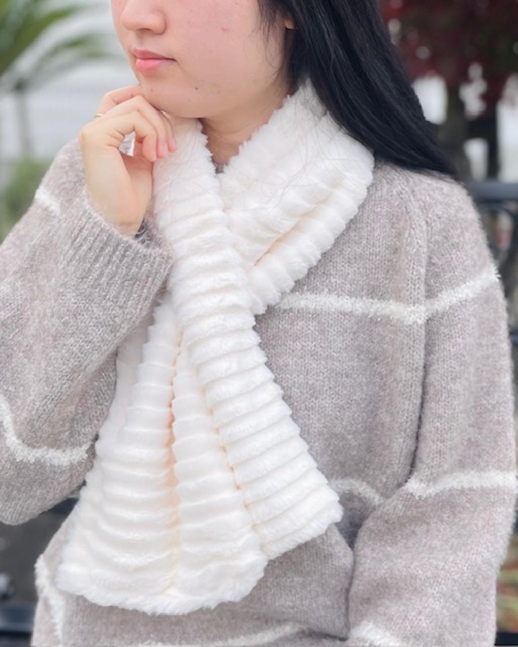 マフラー／ティペット／防寒／寒さ対策／首元のおしゃれ／ファー／ニット／チェック／秋冬／あたたかい／大人可愛い／コーデのポイント／津山／岡山／雑貨屋