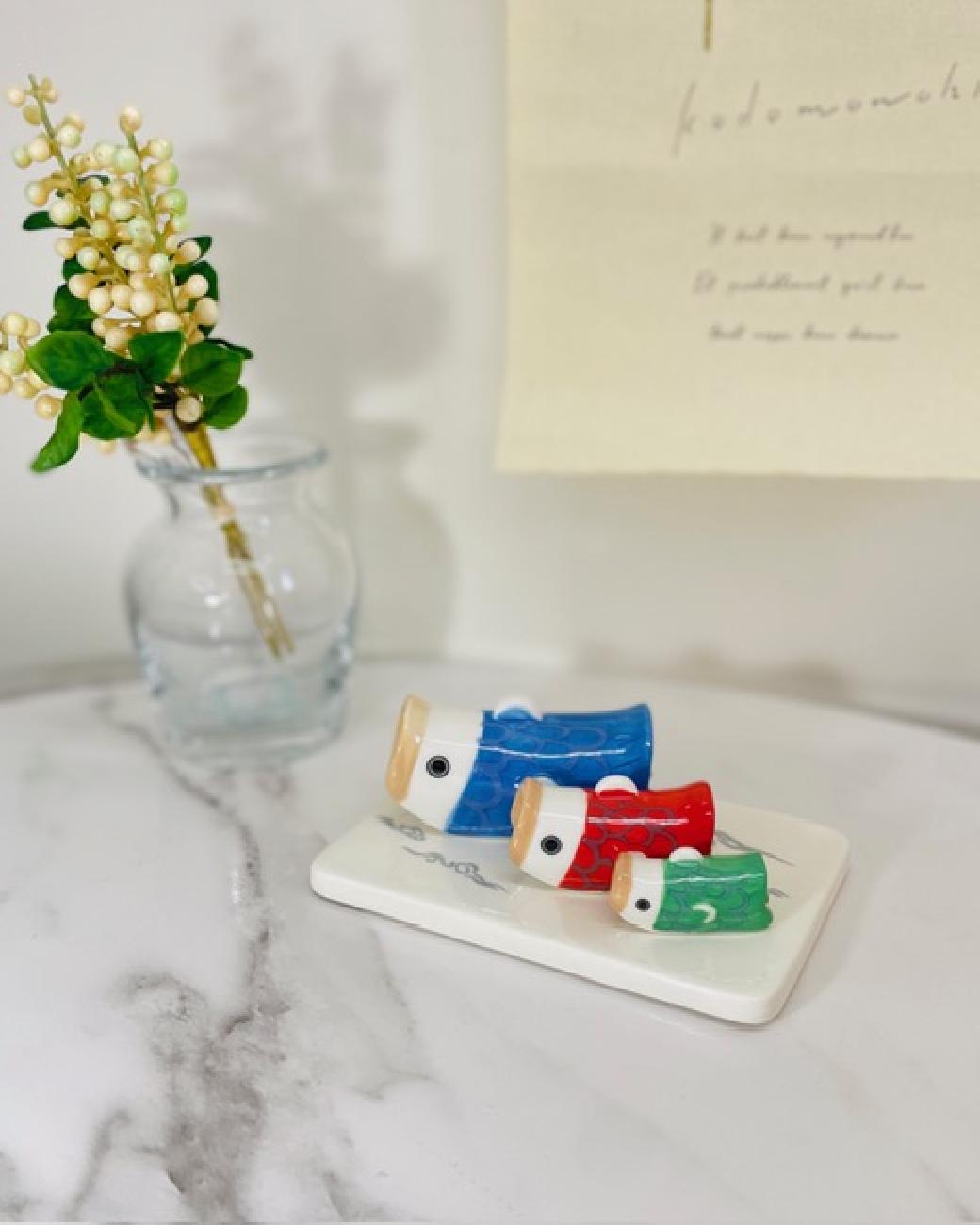 雛飾り／ひな祭り／こいのぼり／子供の日／春／季節／オブジェ／陶磁器／大人可愛い／端午の節句／桃の節句／春のインテリア／置物／コンパクト／さりげない／玄関／リビング／ちょっとしたスペース／クレエ／津山／岡山／雑貨屋