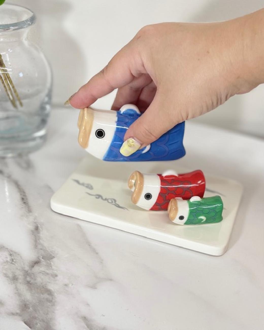 雛飾り／ひな祭り／こいのぼり／子供の日／春／季節／オブジェ／陶磁器／大人可愛い／端午の節句／桃の節句／春のインテリア／置物／コンパクト／さりげない／玄関／リビング／ちょっとしたスペース／クレエ／津山／岡山／雑貨屋