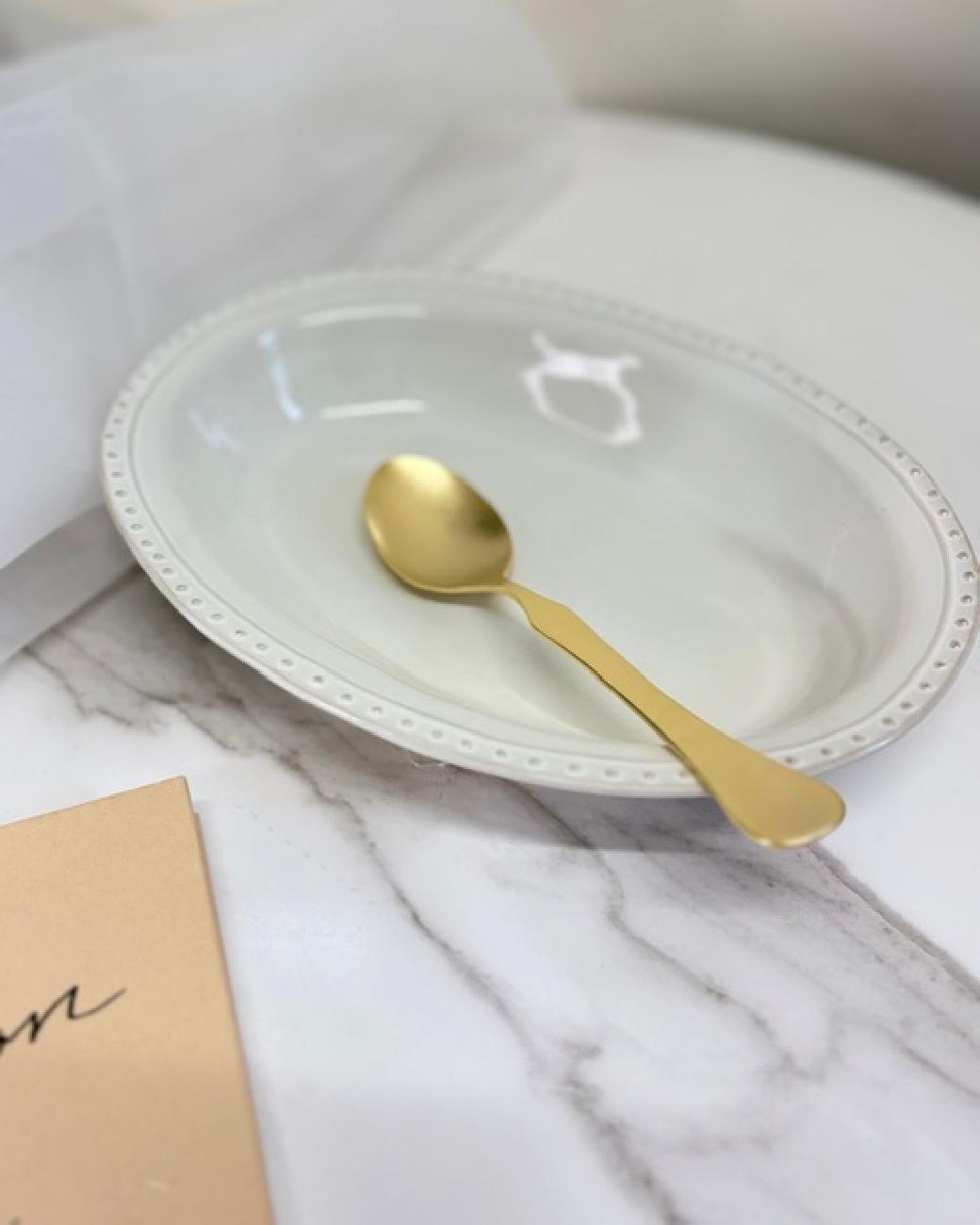 ラレーヌ／食器／器／エレガント／大人／白い器／料理が映える／美しい／津山／岡山／雑貨屋