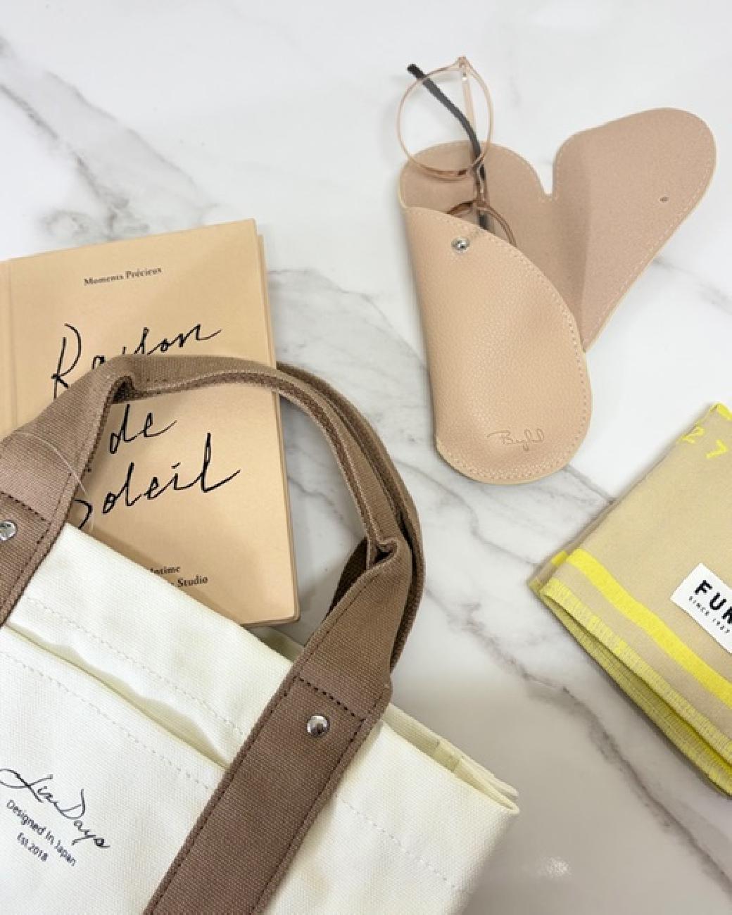 老眼鏡／リーディンググラス／ブルーライトプロテクション／おしゃれ／ケーズ付き／ピグラッドグラッシーズ／大人／上品／シック／お手頃／津山／岡山／雑貨屋